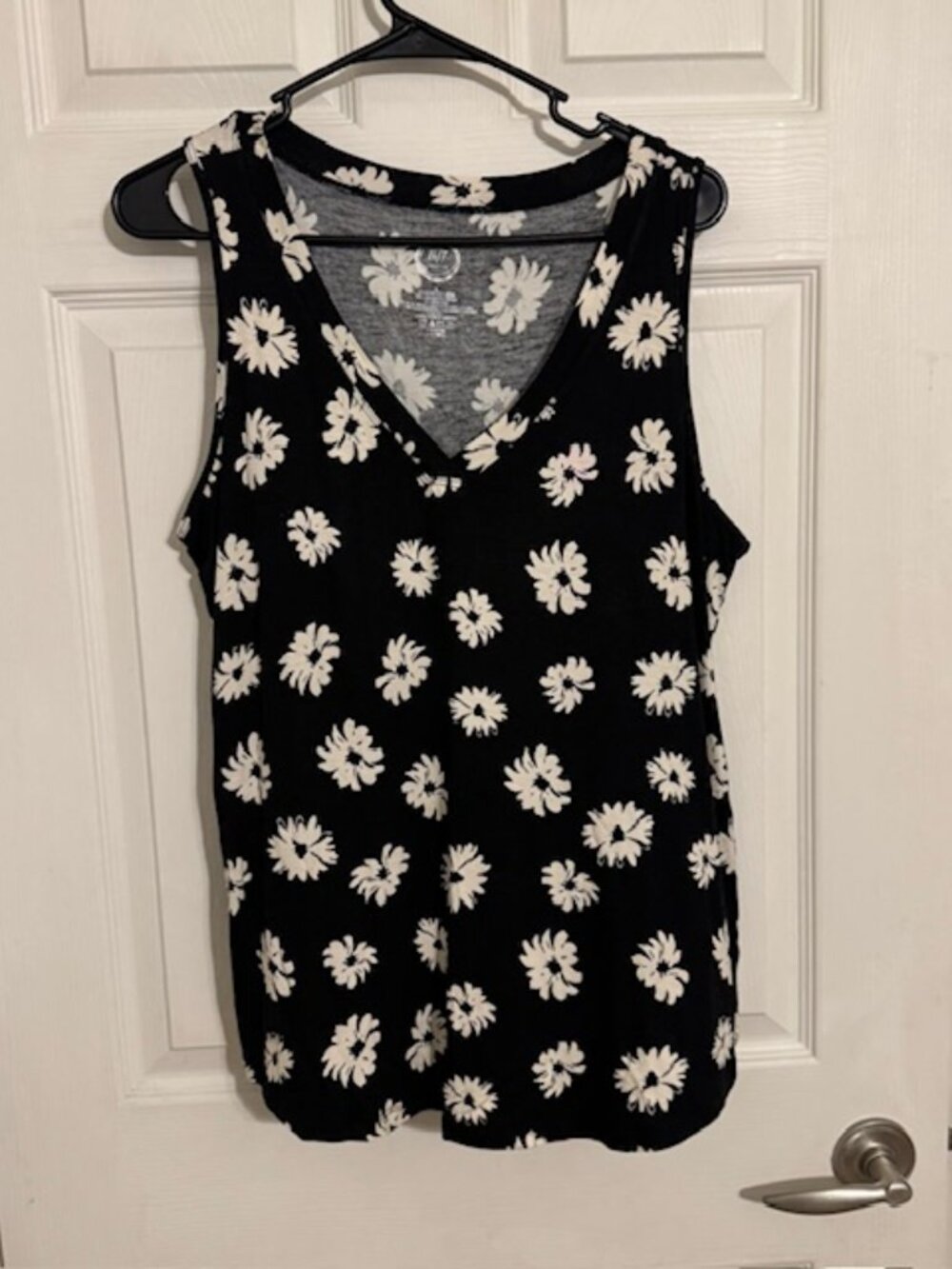 Maurices 24/7 Comfort Flowy Black Tank Top with Cream Daisy Design, Size L